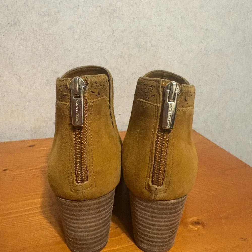 Vince Camuto Norva Women's Tan Suede Ankle Boots Booties Size 7.5